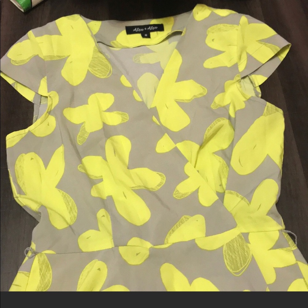 Beautiful flowery summer dress.